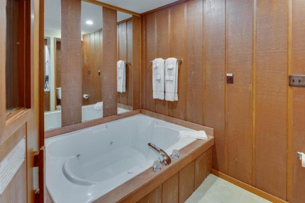 Chalet High by Capital Vacations image 9